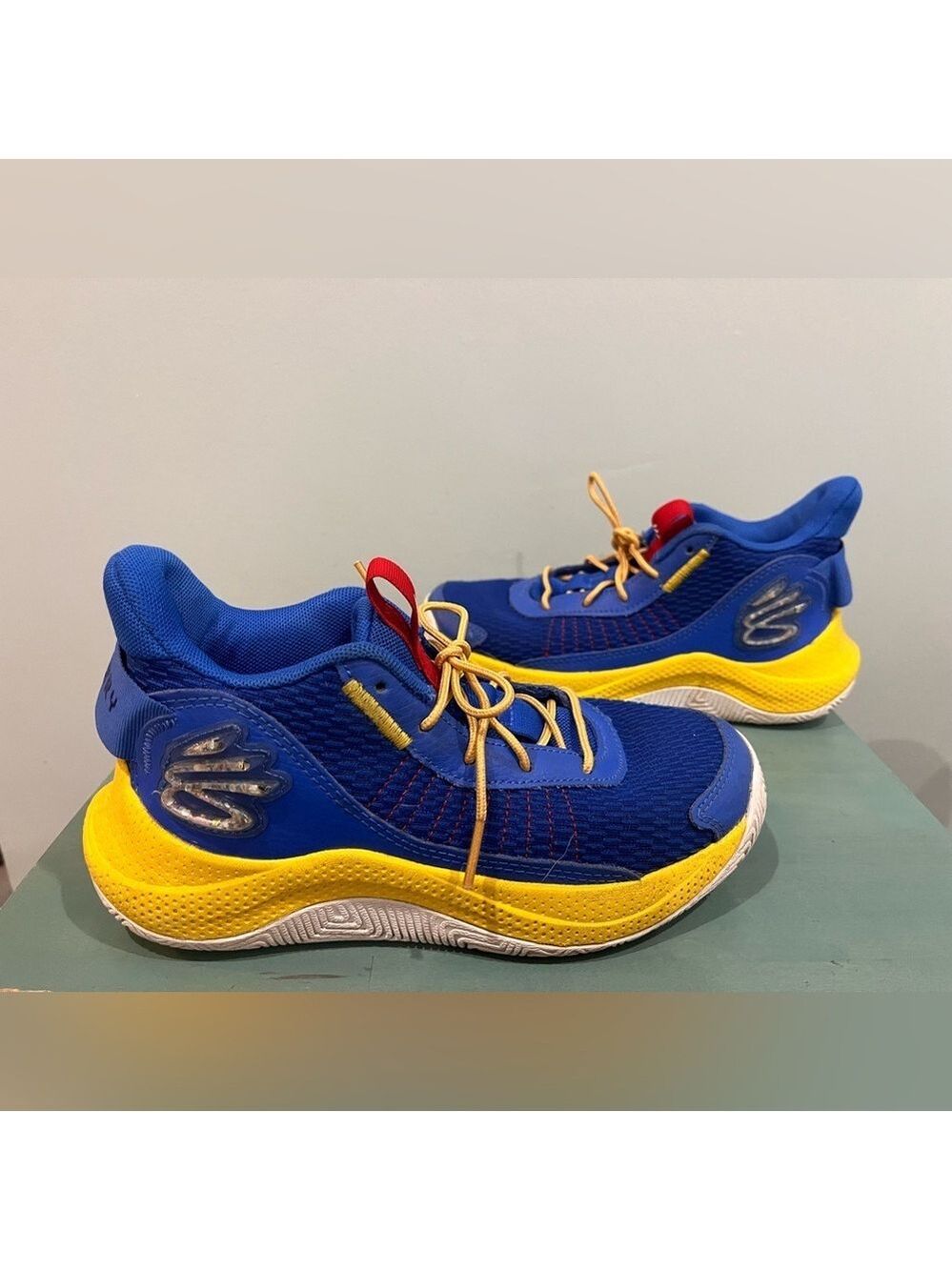 Under Armour Youth 4.5 Curry 3Z7 Basketball Shoes - Picture 2 of 12
